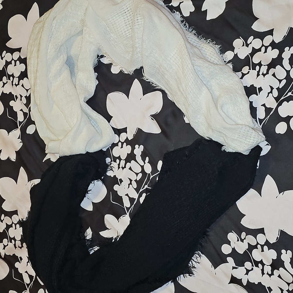🖤🤍Infiniti Scarf Bundle🤍🖤